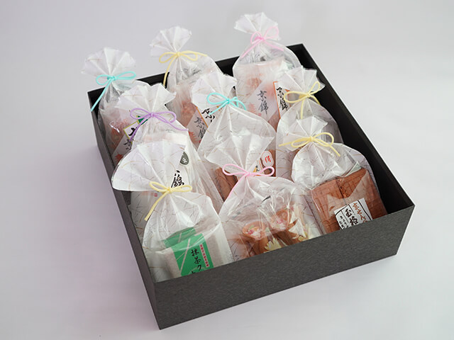 藤兵衛庵 ギフトボックスの大きいサイズ例